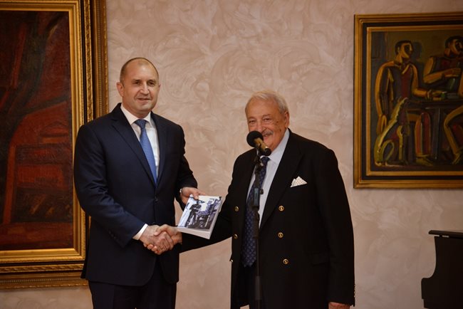 Румен Радев към Гарелов: Превърнахте истината в своя кауза, а "Панорама ...
